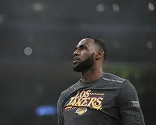 体育博彩-科比81分全场回放高清